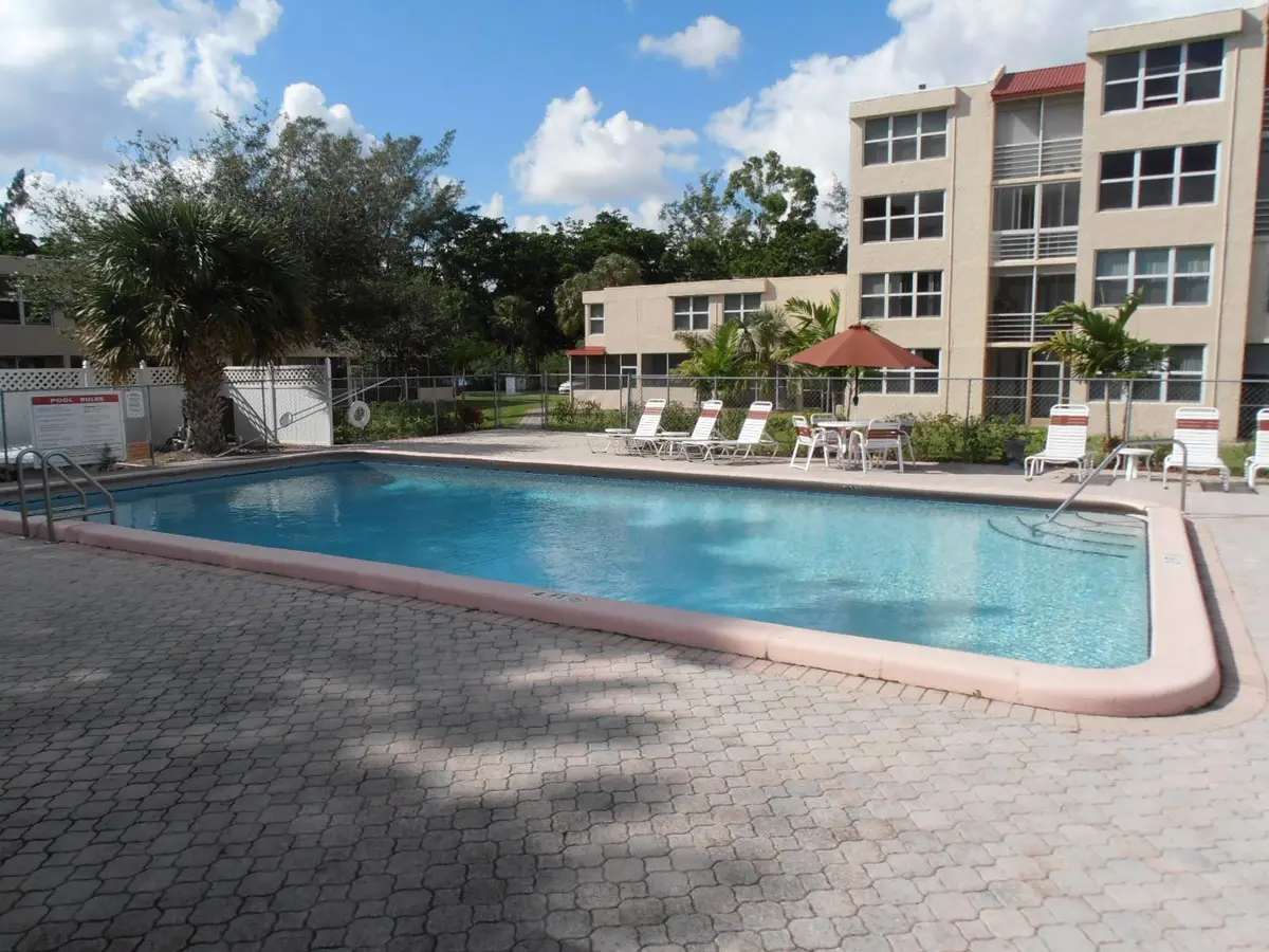 Photo 7 at 9451 EVERGREEN Place 306, Davie