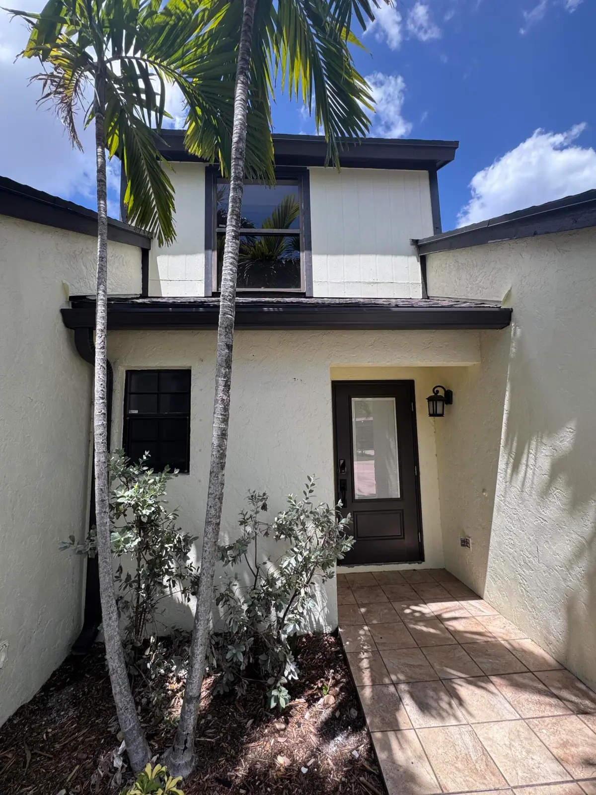 Outdoor Entry at 121 BEAUMONT Lane, Palm Beach Gardens
