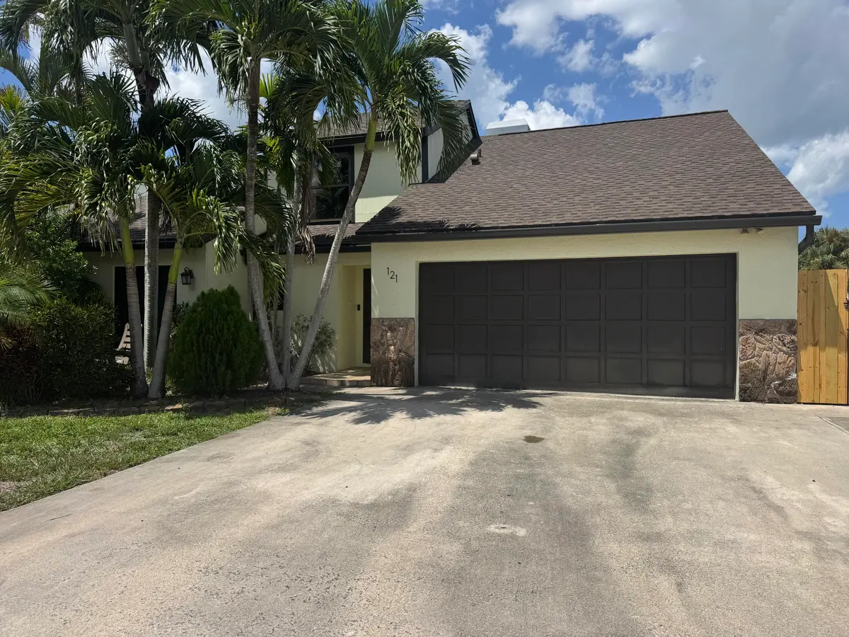 Front at 121 BEAUMONT Lane, Palm Beach Gardens