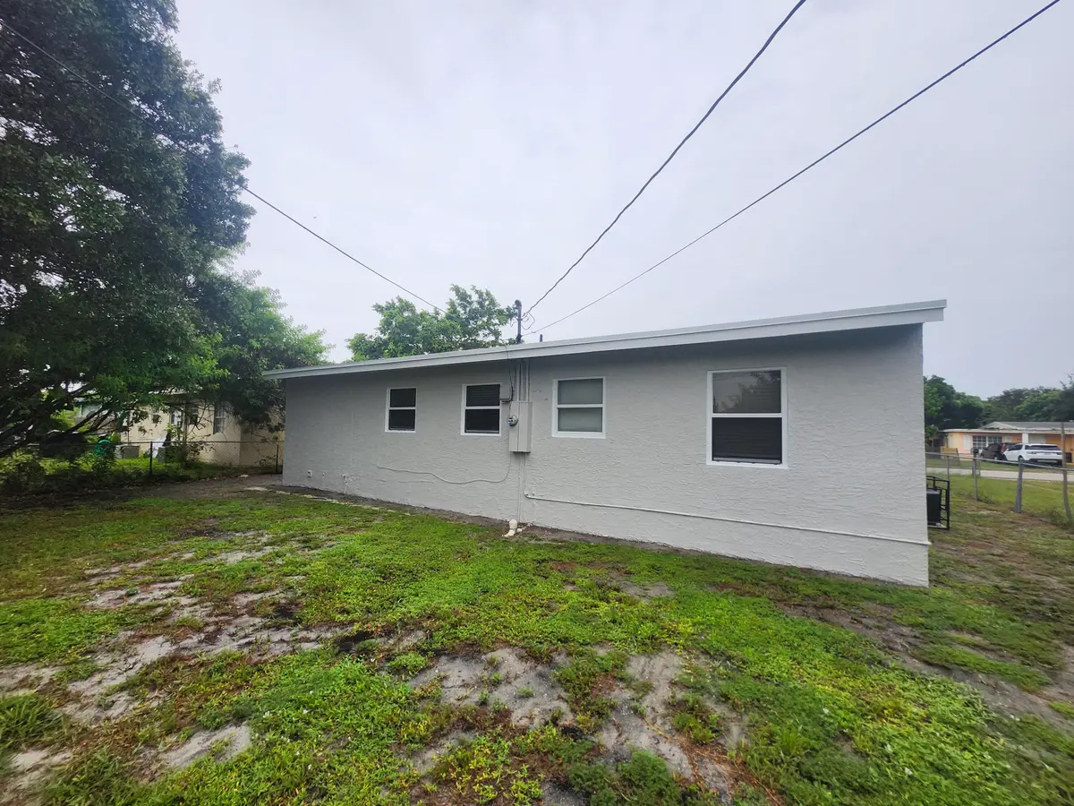942 NW 12th Street, Fort Lauderdale, FL – photo 6