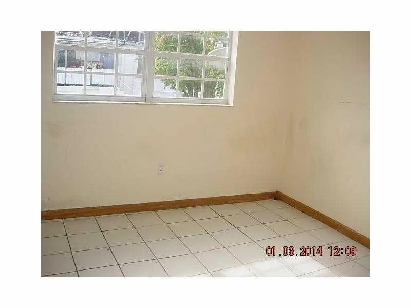 Photo 3 at 528 MERIDIAN Avenue 204, Miami Beach