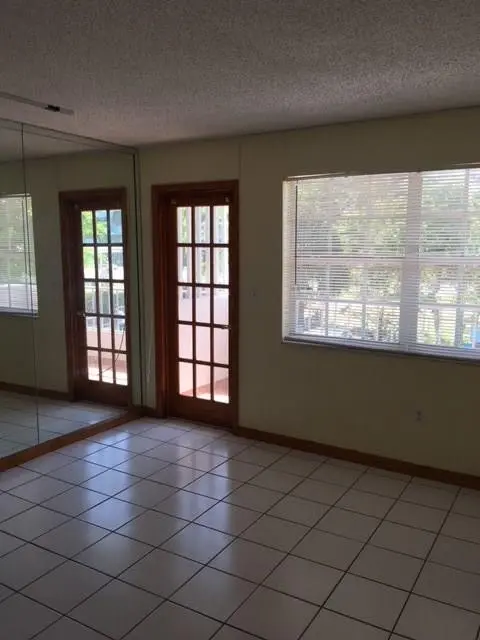 Photo 4 at 528 MERIDIAN Avenue 204, Miami Beach