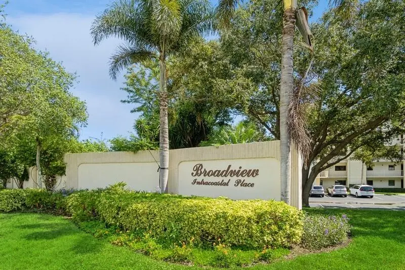 Broadview Entrance at 200 INTRACOASTAL Place 305, Jupiter