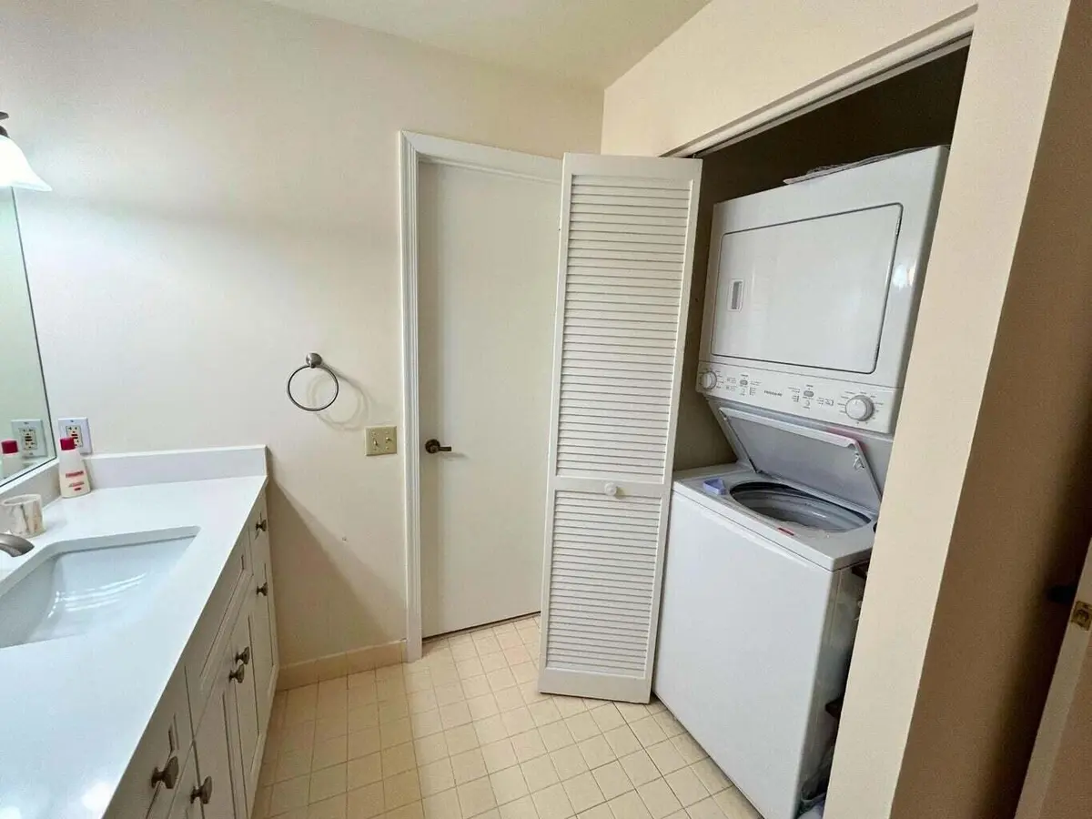 20250927150957033885000000-o at 10058 LAURELWOOD Place, Boynton Beach