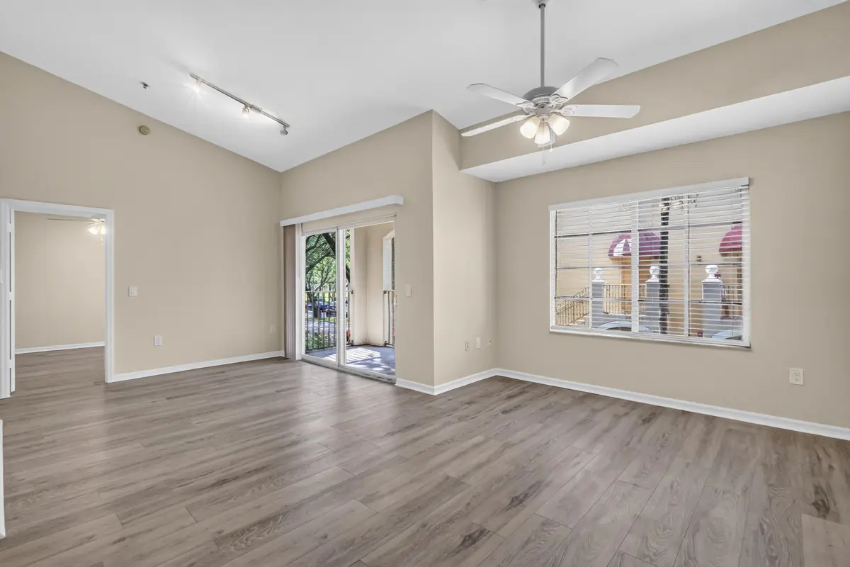 _14A4994 at 4271 SAN MARINO Boulevard 201, West Palm Beach