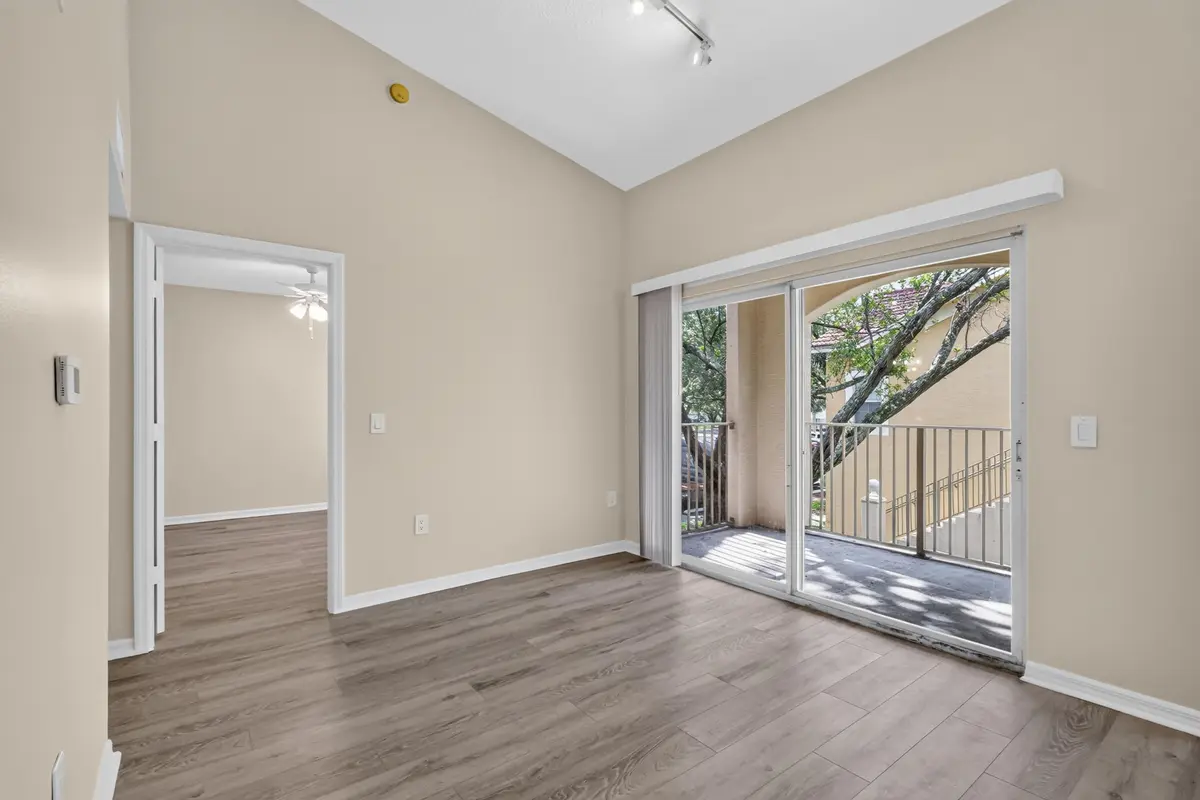 _14A5008 at 4271 SAN MARINO Boulevard 201, West Palm Beach