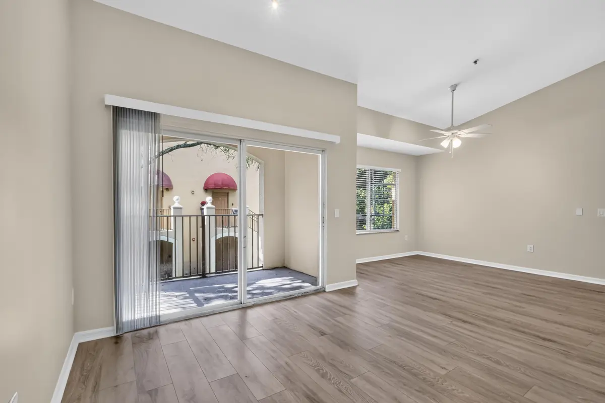 _14A5018 at 4271 SAN MARINO Boulevard 201, West Palm Beach