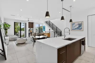 1044 N VICTORIA PARK Road, Fort Lauderdale – Townhouse for sale