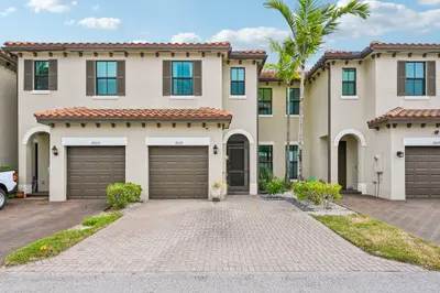2025 OYSTERWOOD Lane, Riviera Beach – Townhouse for sale