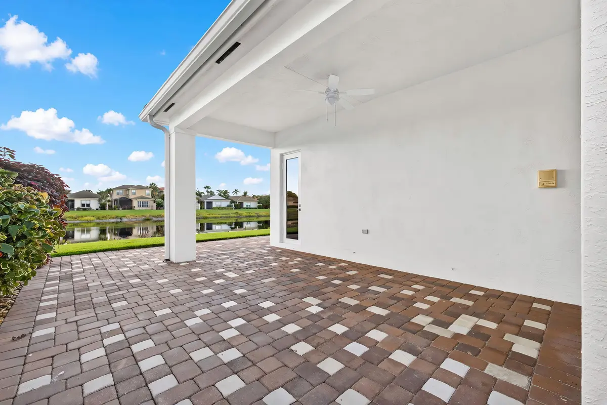 47-web-or-mls-pg7qU_upscale at 206 ISLE VERDE Way, Palm Beach Gardens
