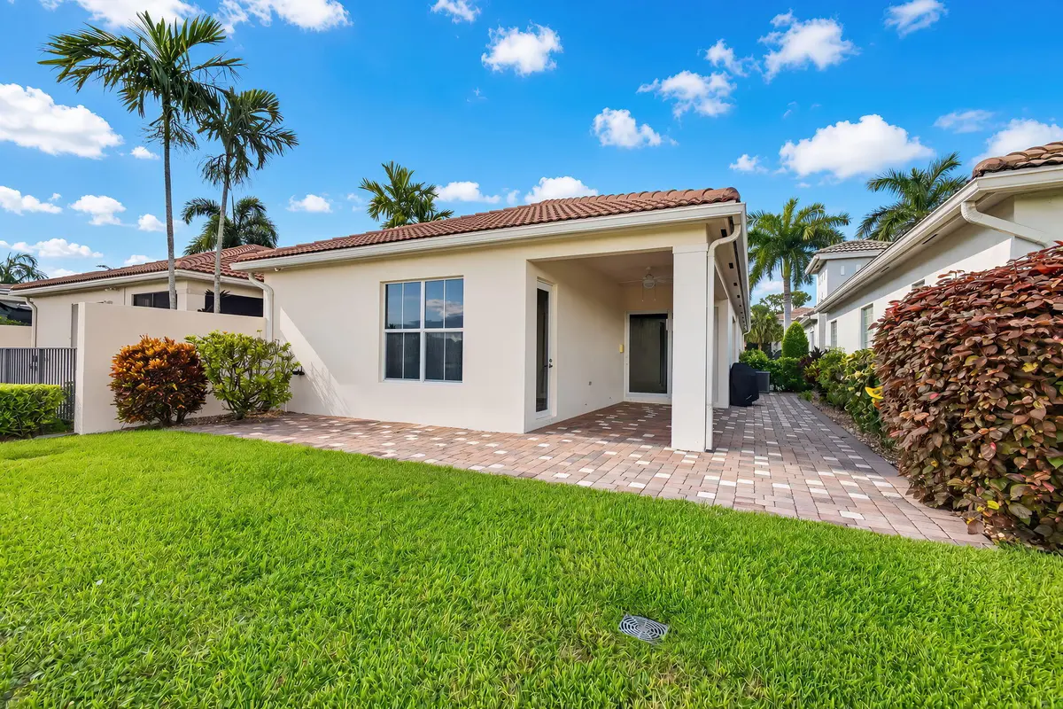 52-web-or-mls-ri2qb_upscale at 206 ISLE VERDE Way, Palm Beach Gardens