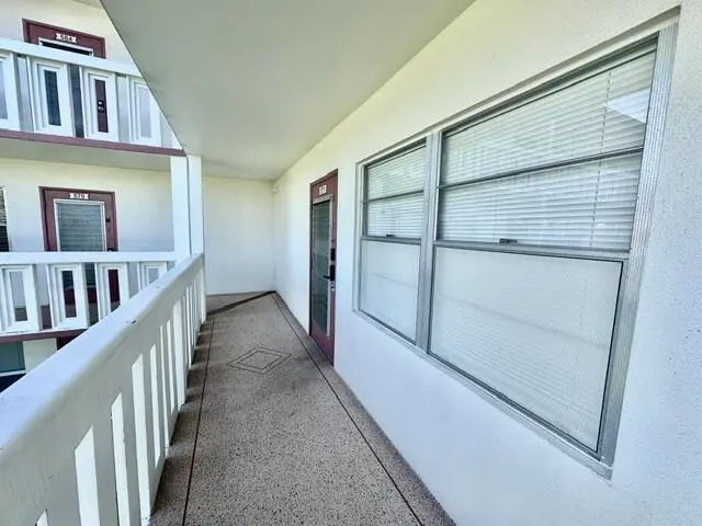 Inside Corner at 571 Fanshaw, Boca Raton