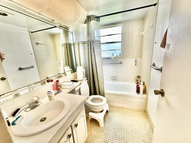 Main Bathroom at 571 Fanshaw, Boca Raton