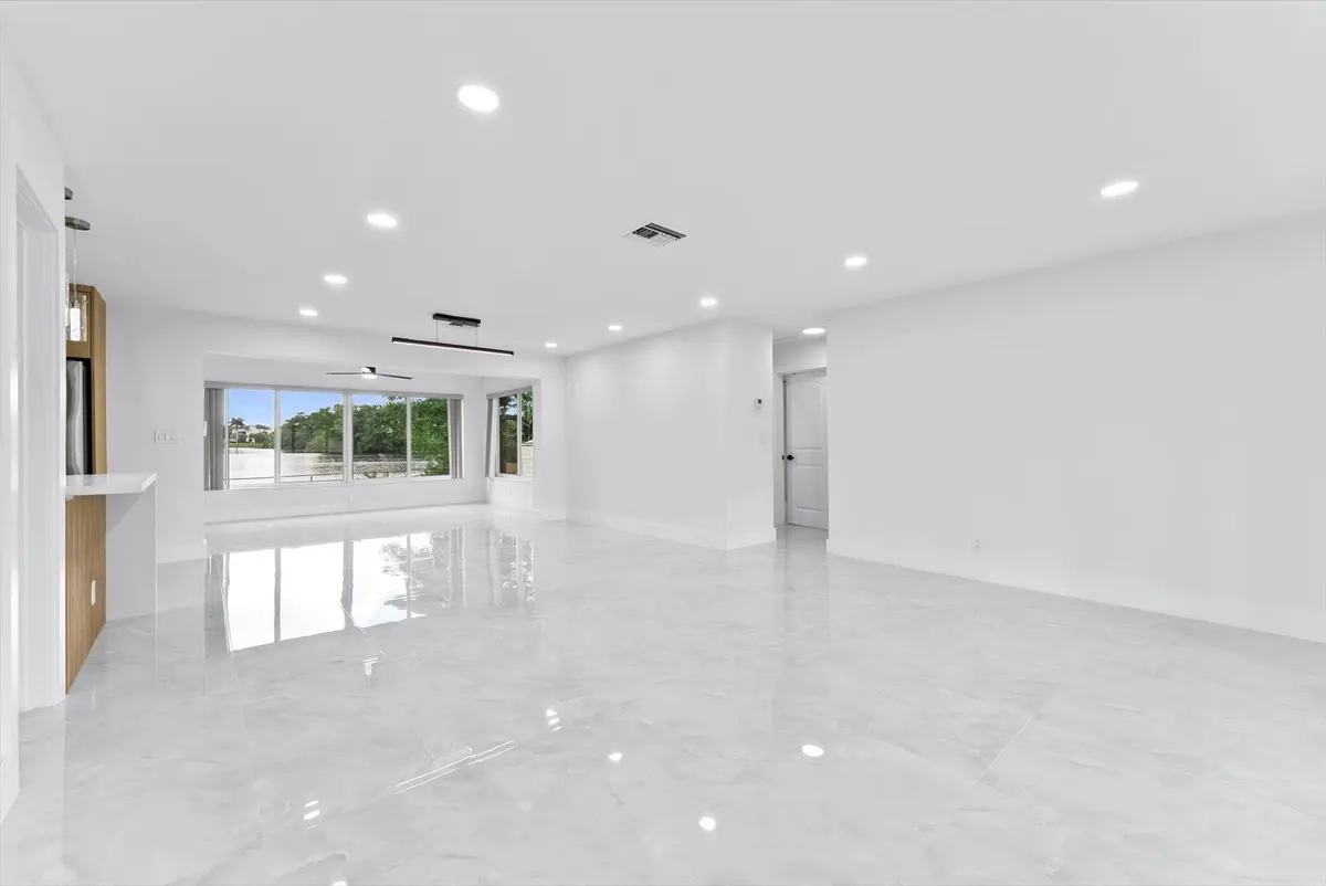 05-5 at 256 GREENBRIER Drive, Palm Springs