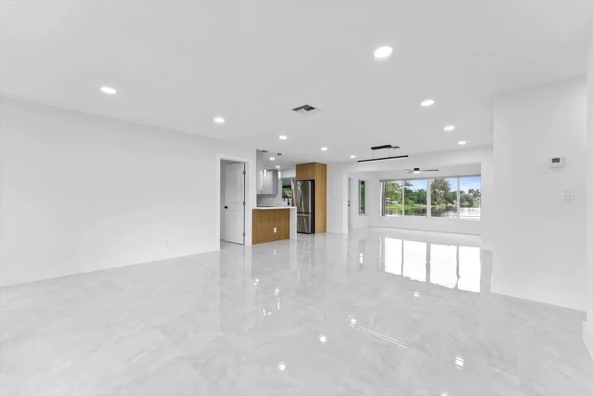 06-6 at 256 GREENBRIER Drive, Palm Springs