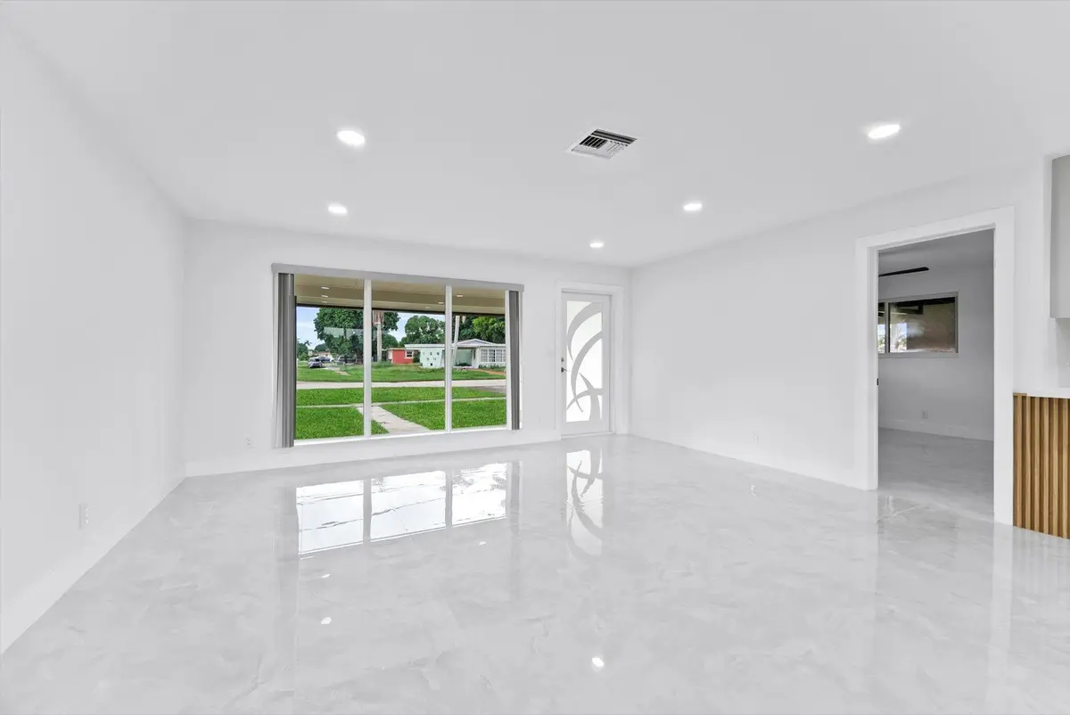 07-7 at 256 GREENBRIER Drive, Palm Springs