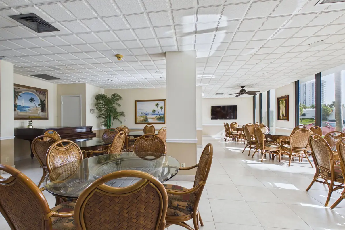 Social Room at 336 GOLFVIEW Road 1017, North Palm Beach