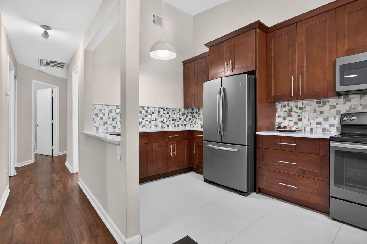 19-web-or-mls-2007-7623 at 2007 DISCOVERY Circle, Deerfield Beach