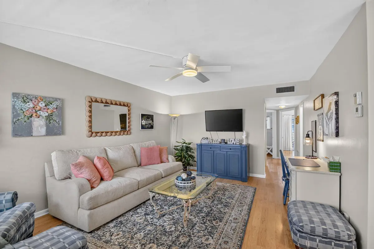14-203 LR 1 at 2880 LAKE OSBORNE Drive 203, Lake Worth Beach