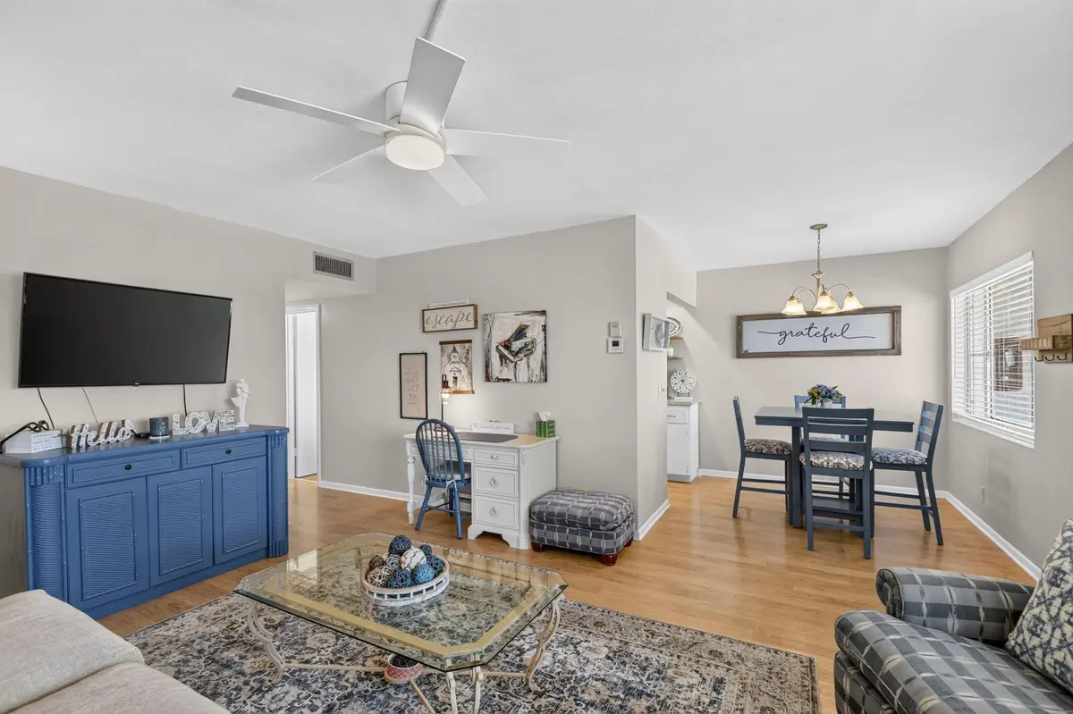 14-203 LR-DR at 2880 LAKE OSBORNE Drive 203, Lake Worth Beach