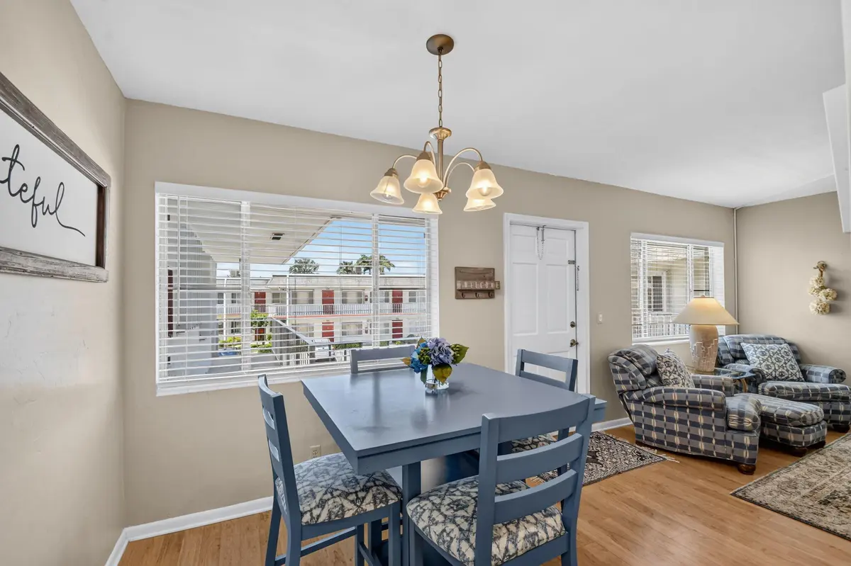 14-203 DR-LR at 2880 LAKE OSBORNE Drive 203, Lake Worth Beach