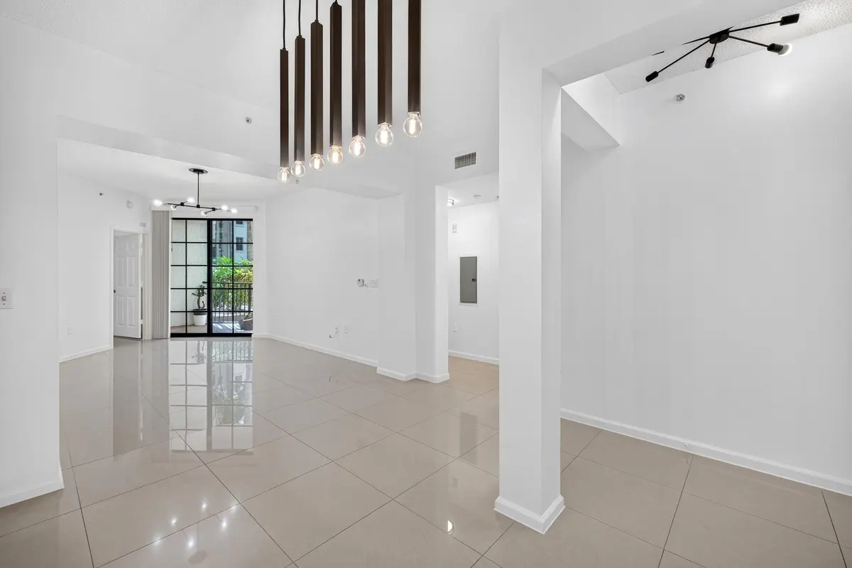 Living area at 533 NE 3rd Avenue 125, Fort Lauderdale