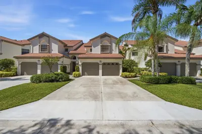 5219 EUROPA Drive E, Boynton Beach – Condominium for sale