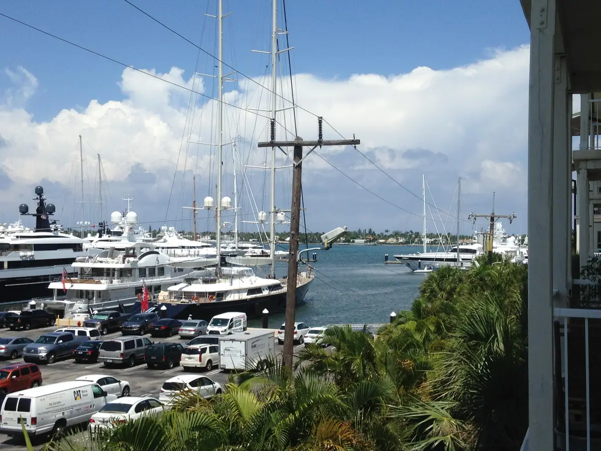 20171114033952352220000000-o at 3960 N Flagler Drive 304, West Palm Beach