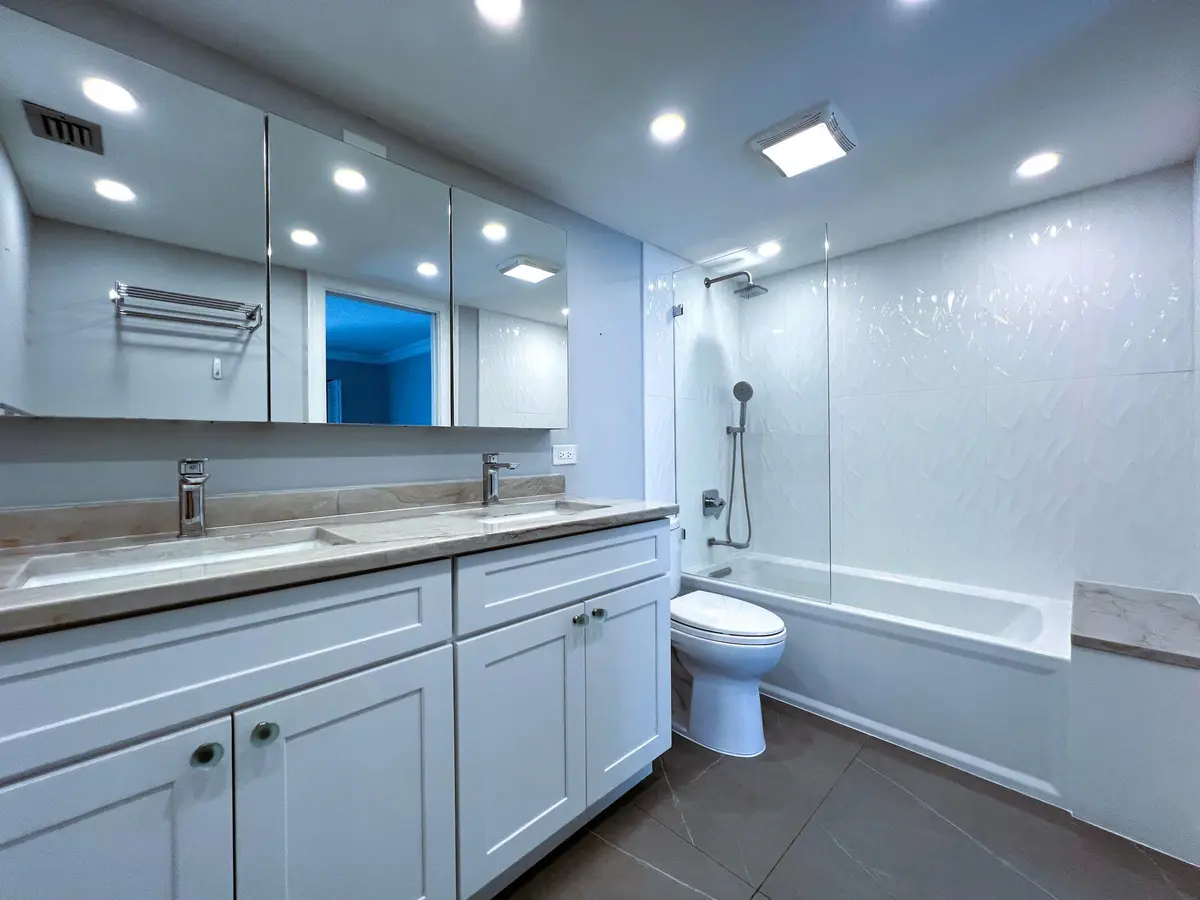 Main Bathroom at 3203 Portofino Point G2, Coconut Creek