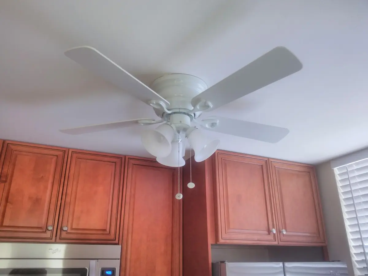 Kitchen fan at 3710 Whitehall Drive 103, West Palm Beach