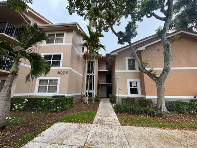 8781 Wiles Road 302, Coral Springs – Condominium for rent