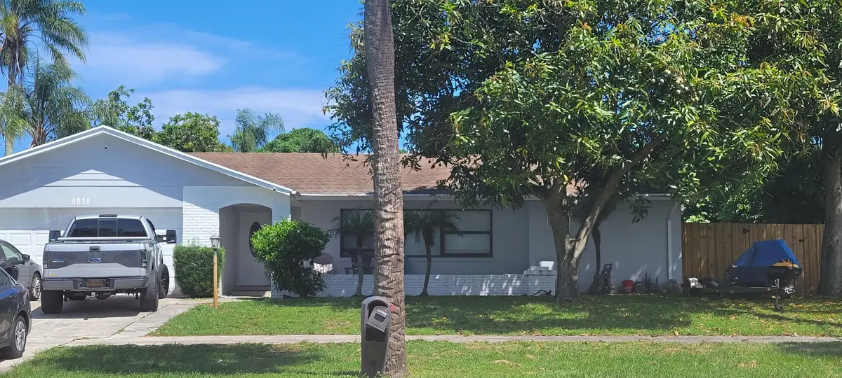 Ext Front 3 at 4010 N SHORE Drive, West Palm Beach