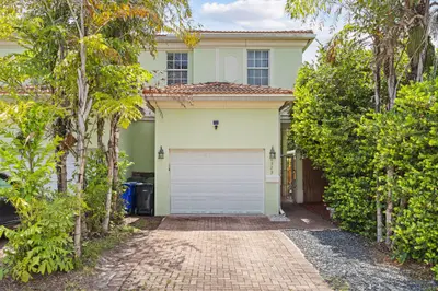 1323 NE 5TH Terrace 1323, Fort Lauderdale – Townhouse for sale