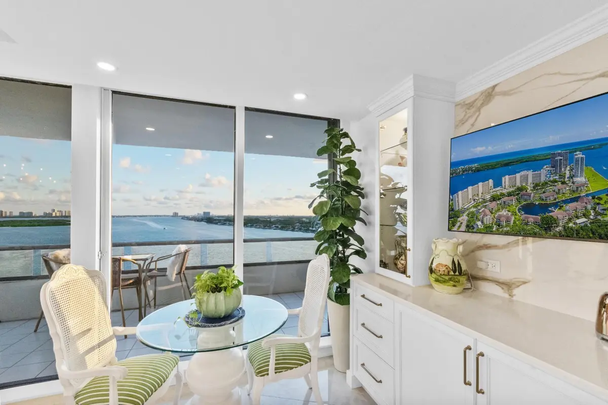 Breakfast Nook at 100 Lakeshore Drive 1453, North Palm Beach