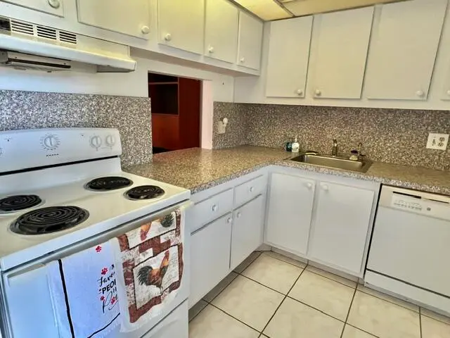 120a at 120 Lake Meryl Drive 220, West Palm Beach