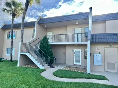 120 Lake Meryl Drive 220, West Palm Beach – Condominium for sale