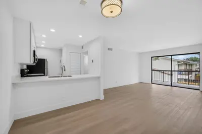 3404 Gardens E Drive 21B, Palm Beach Gardens – Condominium for sale