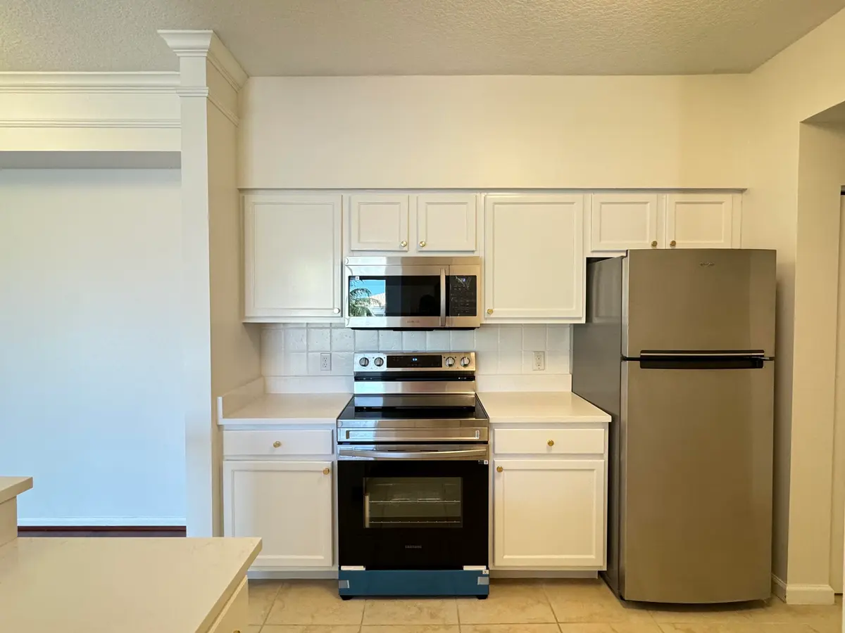 03 - Renovated Kitchen at 5306 Myrtlewood Circle, Palm Beach Gardens