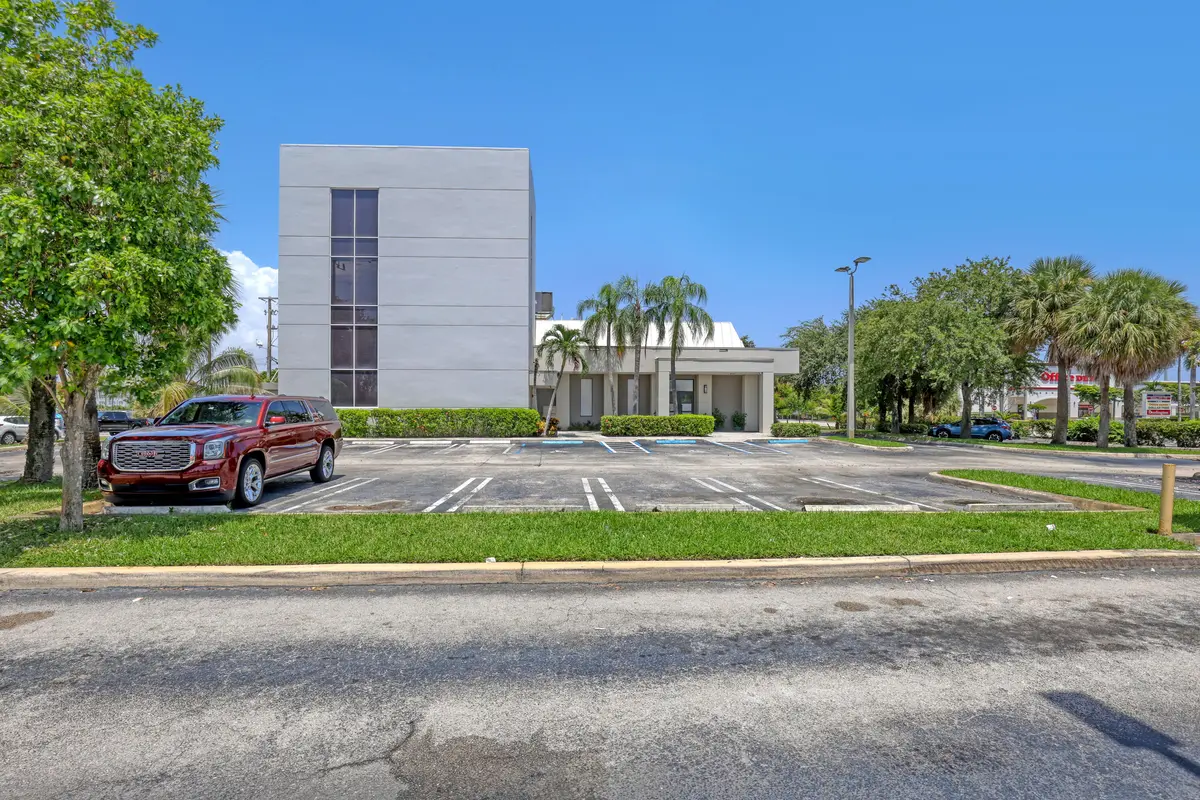 2701 Okeechobee (4) at 2701 OKEECHOBEE Boulevard, West Palm Beach