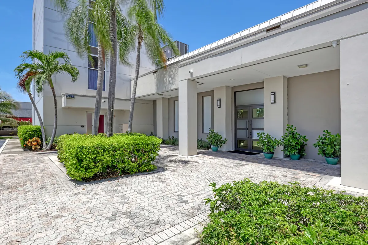 2701 Okeechobee (9) at 2701 OKEECHOBEE Boulevard, West Palm Beach