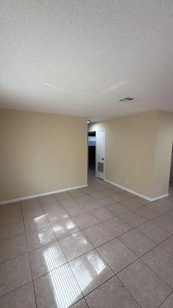 WhatsApp Image 2026-08-28 at 16.48.46 at 1522 S N Street 1, Lake Worth Beach
