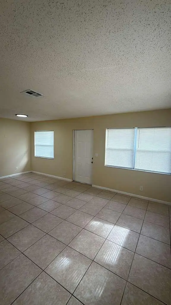 WhatsApp Image 2026-08-28 at 16.48.45 (2 at 1522 S N Street 1, Lake Worth Beach