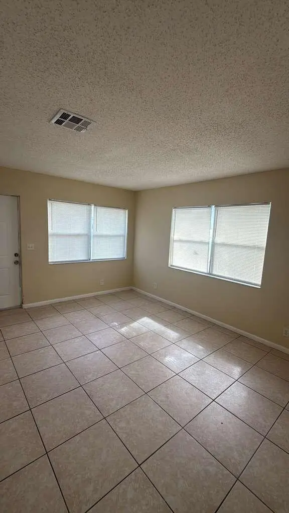WhatsApp Image 2026-08-28 at 16.48.45 (1 at 1522 S N Street 1, Lake Worth Beach
