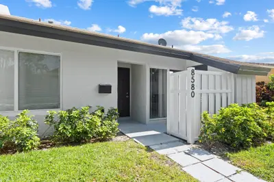 8580 NW 32nd Street, Coral Springs – Villa for rent