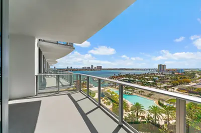 220 Lake Shore Drive 1219, Lake Park – Condominium for sale