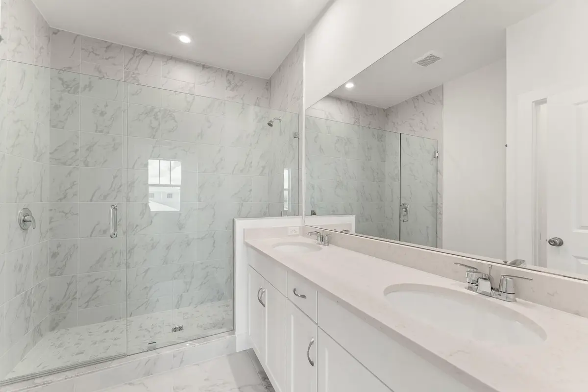 US_SEF_BEACON_LOT 90_OWNERS BATH at 3616 NW Solange Court, Jensen Beach