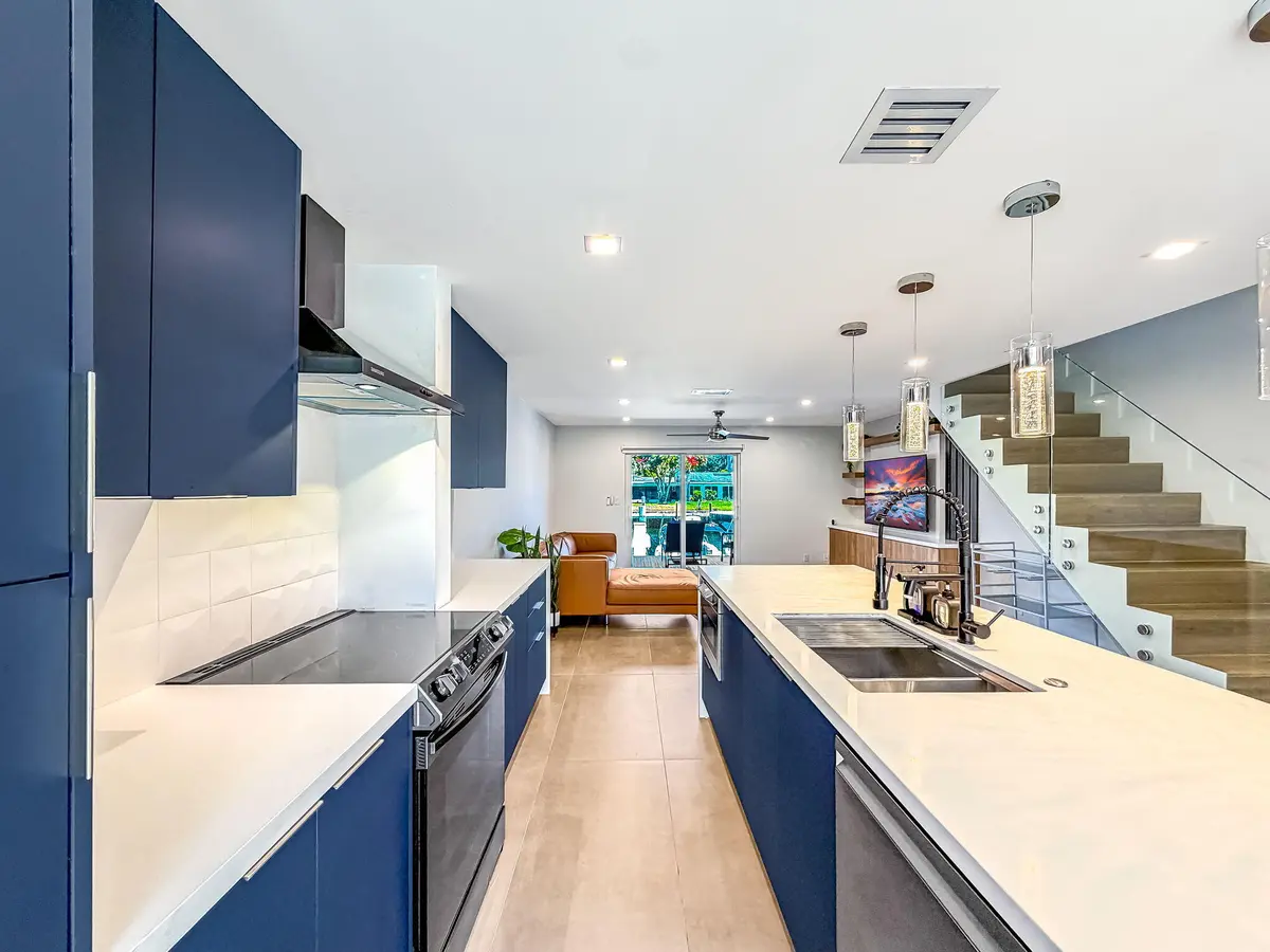 9-web-or-mls-JOY_053810 at 2721 NE 15TH Street 2721, Pompano Beach