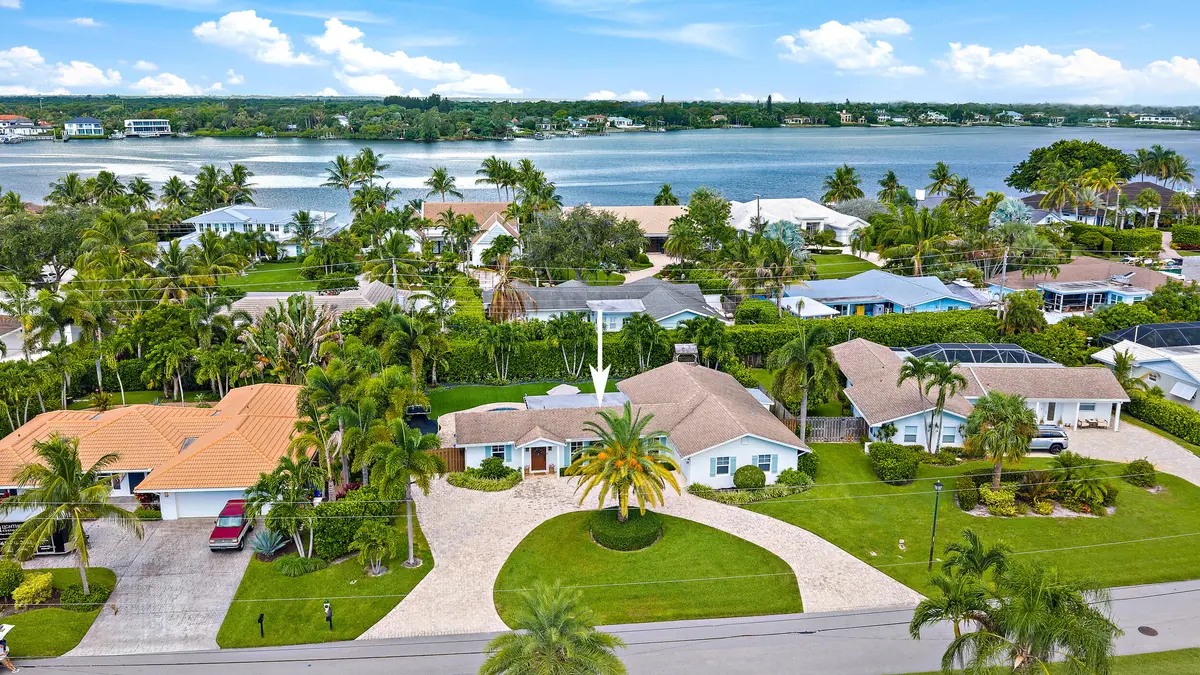 Aerial at 215 Golfview Drive, Tequesta