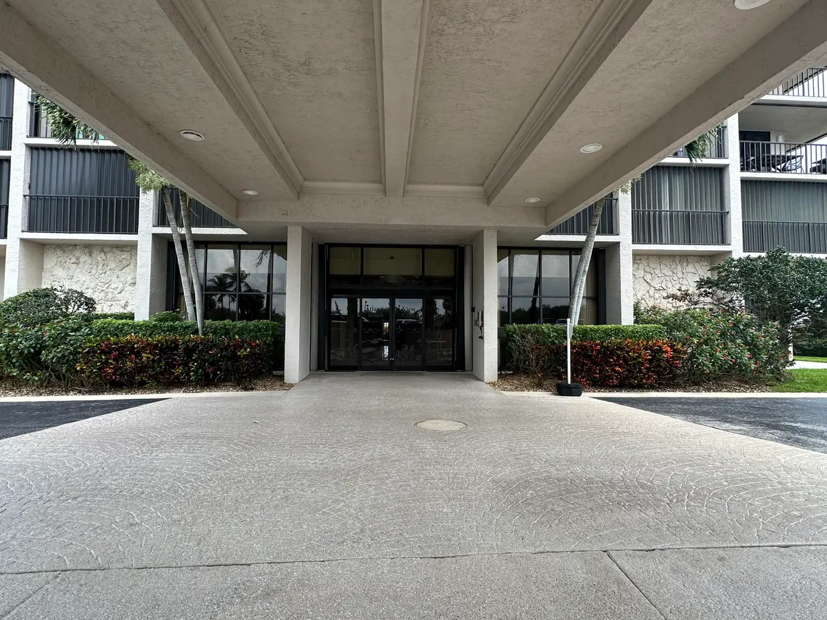 IMG-4206 at 5047 N HIGHWAY A1A PH-2, Hutchinson Island