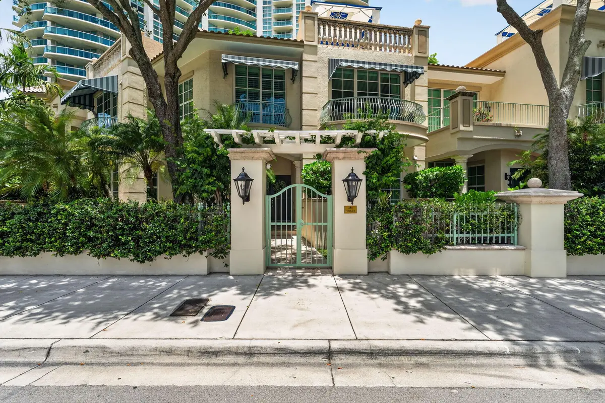 Street view at 411 N NEW RIVER Drive V-2, Fort Lauderdale